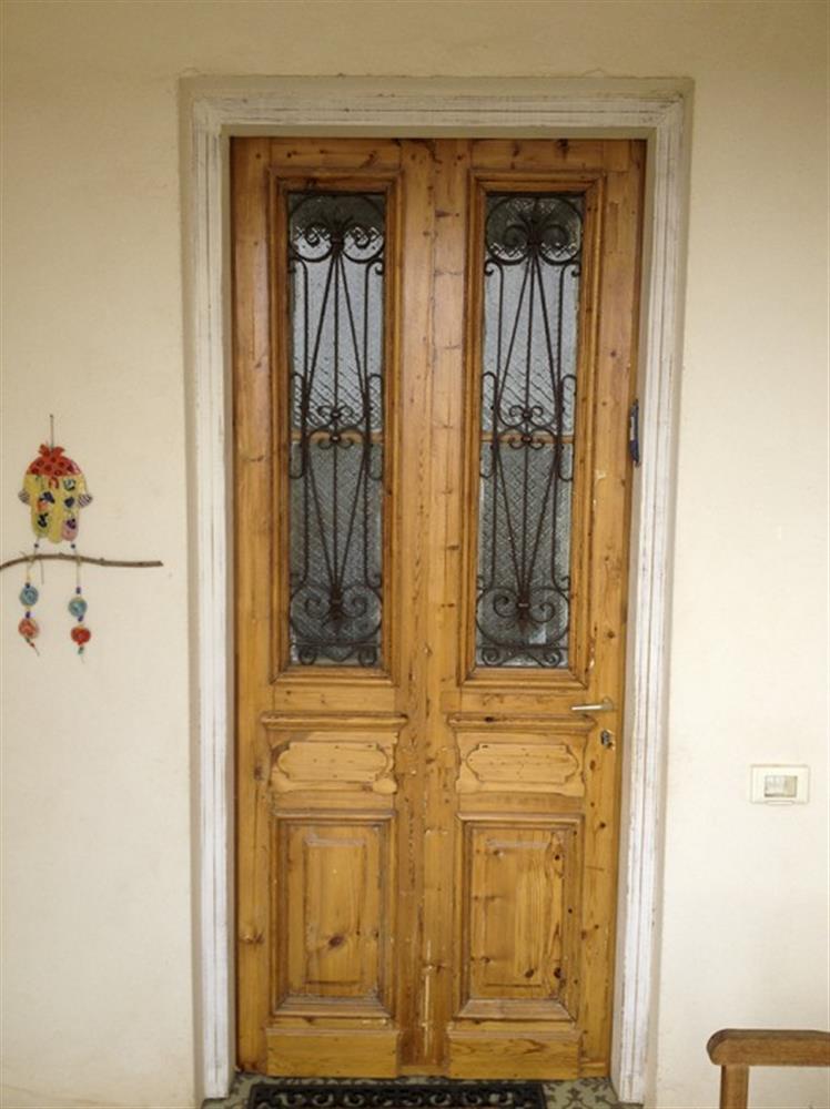 דלתות כניסה עץ